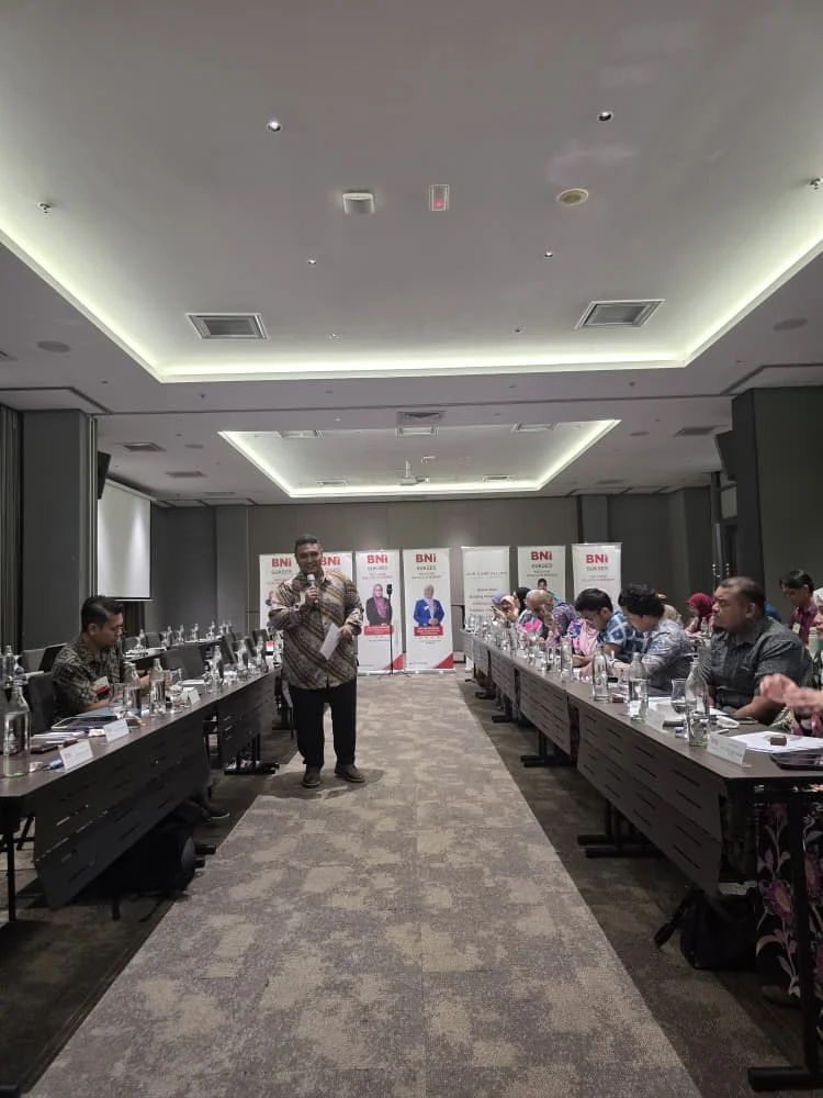 Suasana pertemuan di ruang mesyuarat