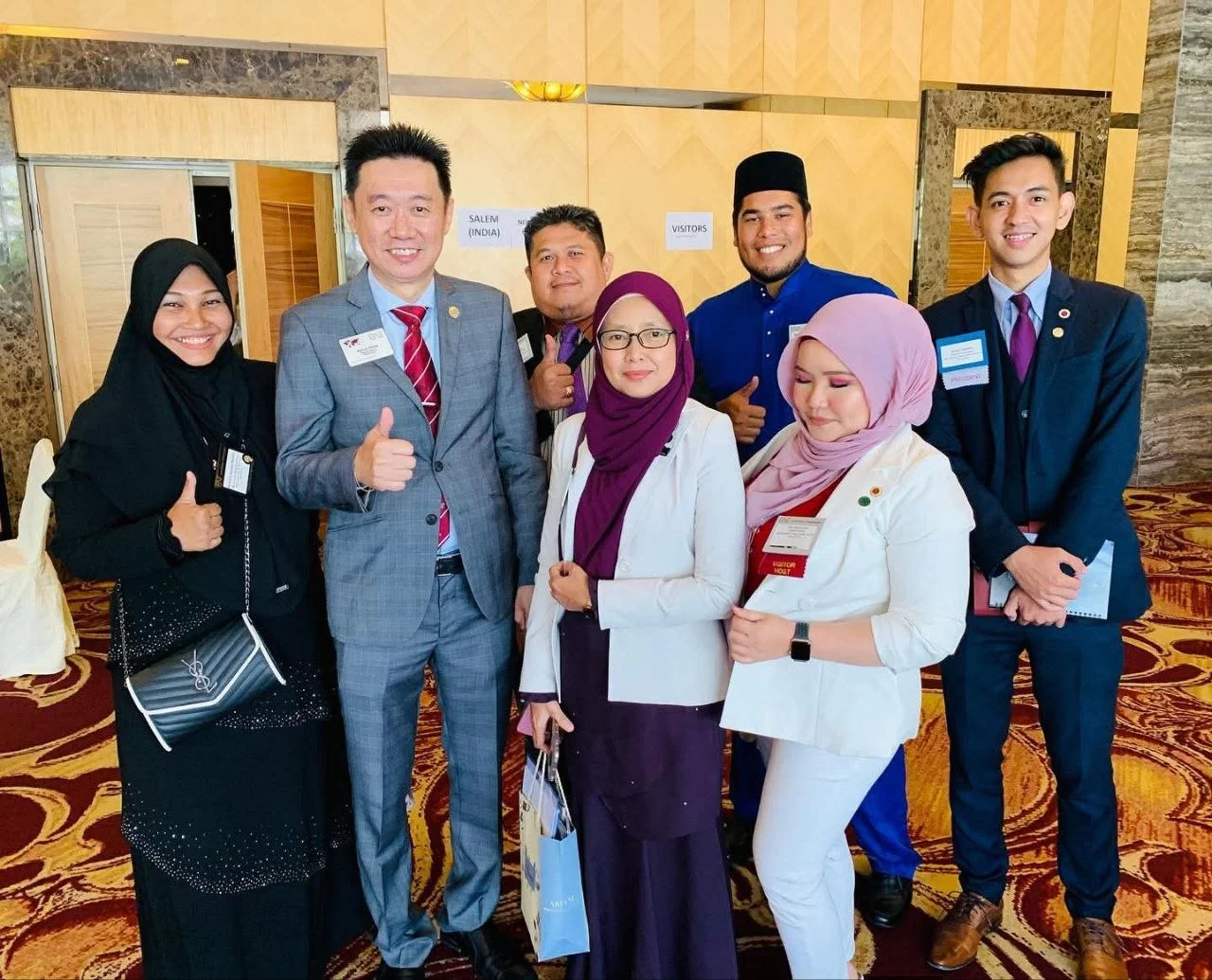 Peserta bergambar bersama di ruang acara